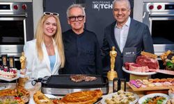 Karaca Üç Yıldır Yıldızlarla Aynı Sofrada