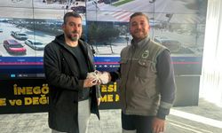 Yolda 200 bin lira buldu sahibine teslim etti