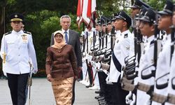 Singapur'a damga vuran başörtülü Cumhurbaşkanı Halimah Yacob'un Küresel Başarısı!