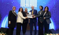 Erdoğan: “Aile, toplumun omurgasıdır; korunması milli güvenlik meselesidir”