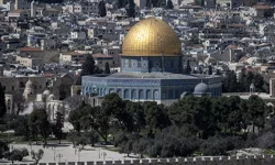 Mescid-i Aksa'da 6 hafta sonra ilk cuma namazı 100 bin kişiyle kılındı