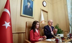 Meclis Başkanı Kurtulmuş, koltuğunu çocuklara devretti