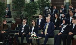 Erdoğan, gençler ve milli sporcularla bir araya geldi