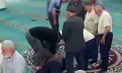 Camide hayat kurtaran müdahale: İmamın kalp masajıyla yeniden nefes aldı