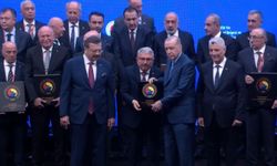 Cumhurbaşkanı Erdoğan'dan DTO Başkanı Erdoğan'a ‘Hizmet Şeref' plaketi