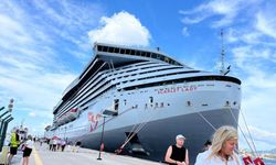 Dev kruvaziyer gemiler, 2 bin 636 turistle Bodrum'a geldi