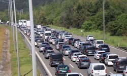 Bayram tatilinin bitmesiyle Bolu geçişinde trafik durma noktasına geldi
