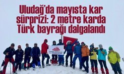 Uludağ’da mayısta kar sürprizi: 2 metre karda Türk bayrağı dalgalandı