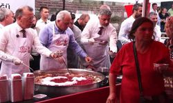 Tarihi Mısır Çarşısı'nda 20 Bin Kişilik Aşure Bereketi