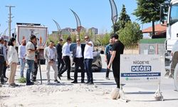 Niğde'de altyapısı tamamlanan yollar sıcak asfaltla yenileniyor