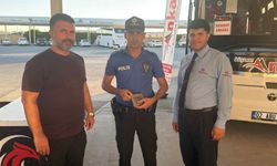 Muavinden örnek davranış: 4,5 milyon liralık altın ve çeki sahibine teslim etti