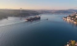 İstanbul Boğazı'ndan 325 Metrelik Dev Geçiş! Castorone'a Sıkı Güvenlik Önlemi