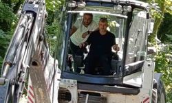 Başkan makamı bıraktı, kepçe koltuğuna geçti