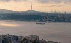 İstanbul'da yoğun sis: Boğaz hattı trafiğe kapatıldı