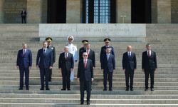Cumhurbaşkanı Erdoğan başkanlığındaki YAŞ üyeleri Anıtkabir'i ziyaret etti