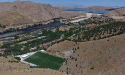 Keban Baraj Gölü manzaralı dağ dibindeki stat dronla görüntülendi