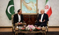 Pakistan Genelkurmay Başkanı Munir, Tahran'da İran Meclis Başkanı Galibaf ile bir araya geldi