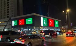 Suudi Arabistan'daki simge yapılar, Türkiye, Pakistan ve Suudi Arabistan bayraklarıyla ışıklandırıldı