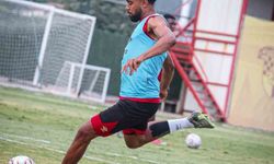 Göztepe'de Novatus Miroshi ve Sonko Sundberg, çalışmalara başladı
