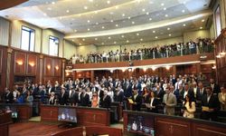 Kosova'da güven oyu alan Albin Kurti dördüncü kez başbakan oldu