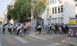 Mersin'de öğrenciler okula pedal çevirerek gitti