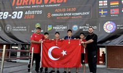 Yunusemre'nin güreşçileri Malatya'dan madalyalarla döndü