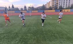 Ağrı Kadın Futbol Takımı, Vali Bozkurt'un desteğiyle 1. Lig hedefliyor