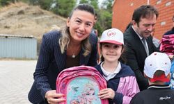 Başkan Çavuşoğlu, çocuklarla birlikte can dostların merkezini gezdi