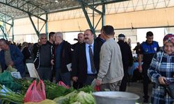 Başkan Hamamcı pazarda esnaf ve vatandaşlarla buluştu