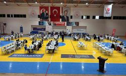Burhaniye'de Satranç Turnuvasında dereceye girenler ödüllendirildi