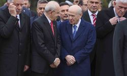 CHP Genel Başkanı Kılıçdaroğlu ile MHP Genel Başkanı Bahçeli Anıtkabir'de sohbet etti