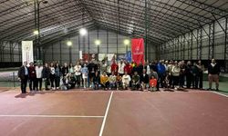 Cumhuriyet Bayramı coşkusu Aydın'da tenis kortlarına taşındı