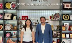 Eskişehirli öğrenci bilek güreşindeki başarısıyla Şampiyonlar Kampı'na katılmaya hak kazandı