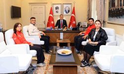Milli okçulardan Vali Akbıyık'a ziyaret