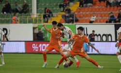 Trendyol Süper Lig: Corendon Alanyaspor: 0 - Kocaelispor: 2 (İlk yarı)
