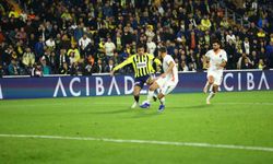 Trendyol Süper Lig: Fenerbahçe: 1 - Corendon Alanyaspor: 0 (İlk yarı)