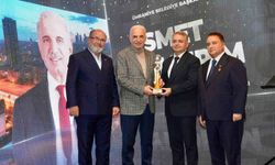 Ümraniye Belediye Başkanı Yıldırım'a 'İstanbul'da Yılın Belediye Başkanı' ödülü