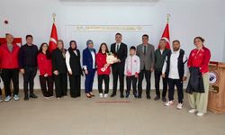 Üzümlü'de başarılı güreşçiler kaymakamlıkta ağırlandı