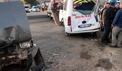 Afyon'da aynı kavşakta bir haftada ikinci kaza! Sürücü camdan böyle fırladı!