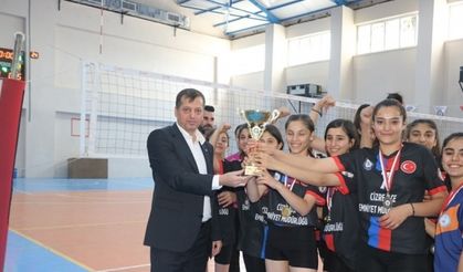 Cizre’de liseler arası kadın voleybol turnuvası final maçı ile sona erdi