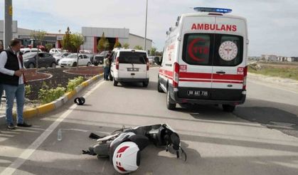 Hafif ticari araç elektrikli motosiklete çarptı: 1 yaralı