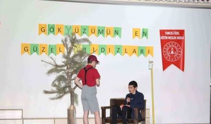 Tunceli’de özel öğrencilerden tiyatro gösterisi ve müzik dinletisi