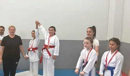 İlk defa katıldıkları karate müsabakasında 6 madalya kazandılar