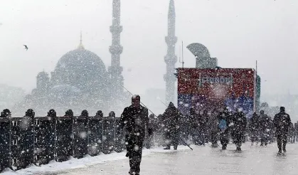 Meteoroloji ve AKOM'dan İstanbul'a kuvvetli kar yağışı uyarısı