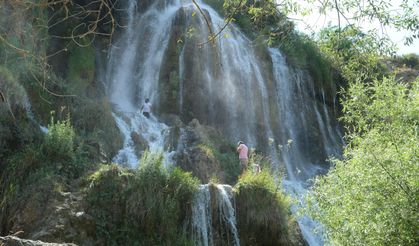 Doğa harikası şelalede hafta sonu yoğunluğu