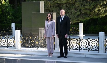 İlham Aliyev, Babası Haydar Aliyev’i Doğumunun 102. Yılında Mezarında Andı