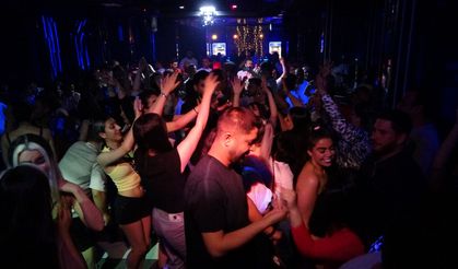 Savaş Gölgesinde Gelen Az Sayıdaki İranlı Turistler Eğlence Mekanlarına Yöneldi