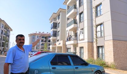 İki oğlunu kaybeden depremzede baba: "Devletimiz evlerimizi yaptı"