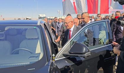 Mehmet Şimşek önce yolu açtı, sonra TOGG ile geçti!