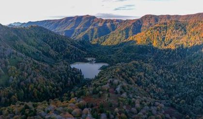 Artvin Karagöl sonbaharda renk cümbüşüne büründü